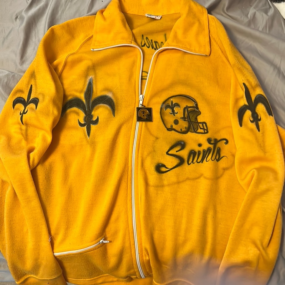 Saints zip up
